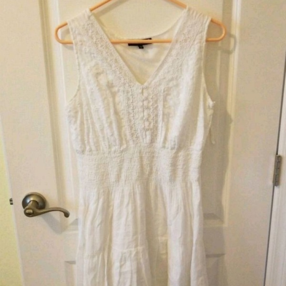 Size Large White Sleeveless Dress